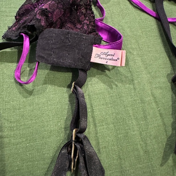Agent Provocateur Sacha Bra 32D and Garter 2 - Picture 4 of 7